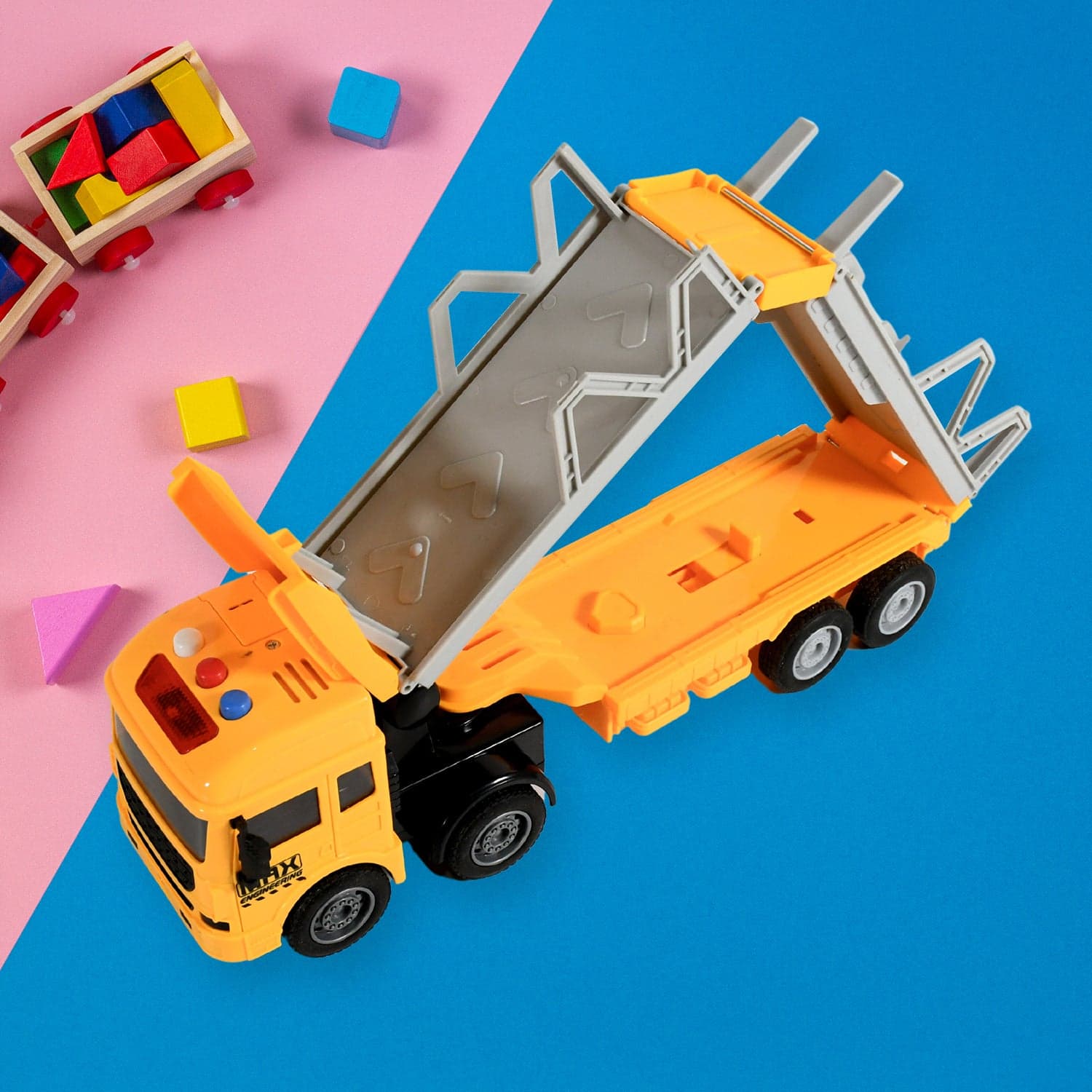 Realistic Long-Haul Toy Vehicle Transport Playset with Lights and Sound thumbnail 4