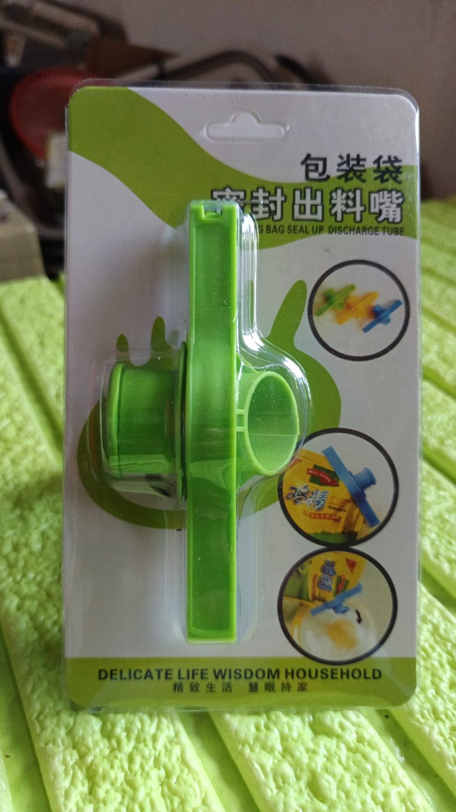 Food Storage Sealing Clip Solid Color Seal Pour Bag Clip Snack Bag Clip Food Bag Sealing Clip Sealing Clamp with Cap Kitchen Chip Bag Clips (1 Pc) thumbnail 9