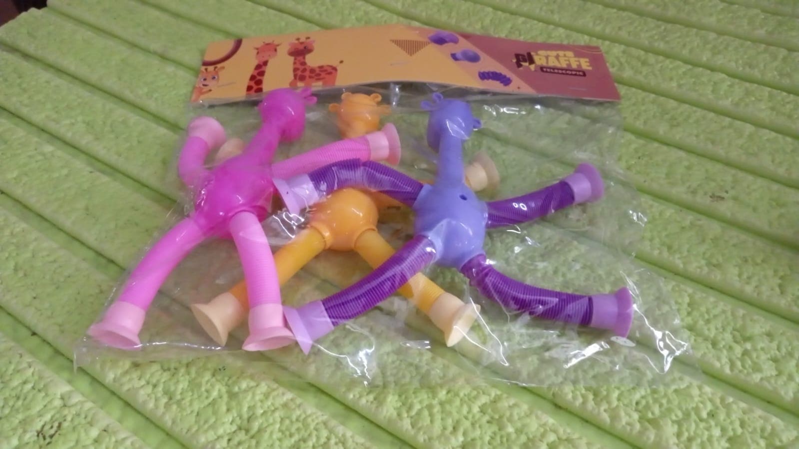 Led Telescopic Suction Cup Giraffe Toy thumbnail 8
