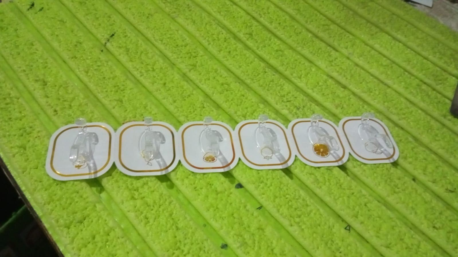 TRANSPARENT ADHESIVE WALL HOOK (6 PCS SET) thumbnail 8