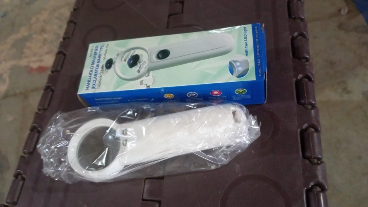 Hand-Held Magnifier with Dual LED Lights (1 Pc / 37MM / Battery not included) thumbnail 7