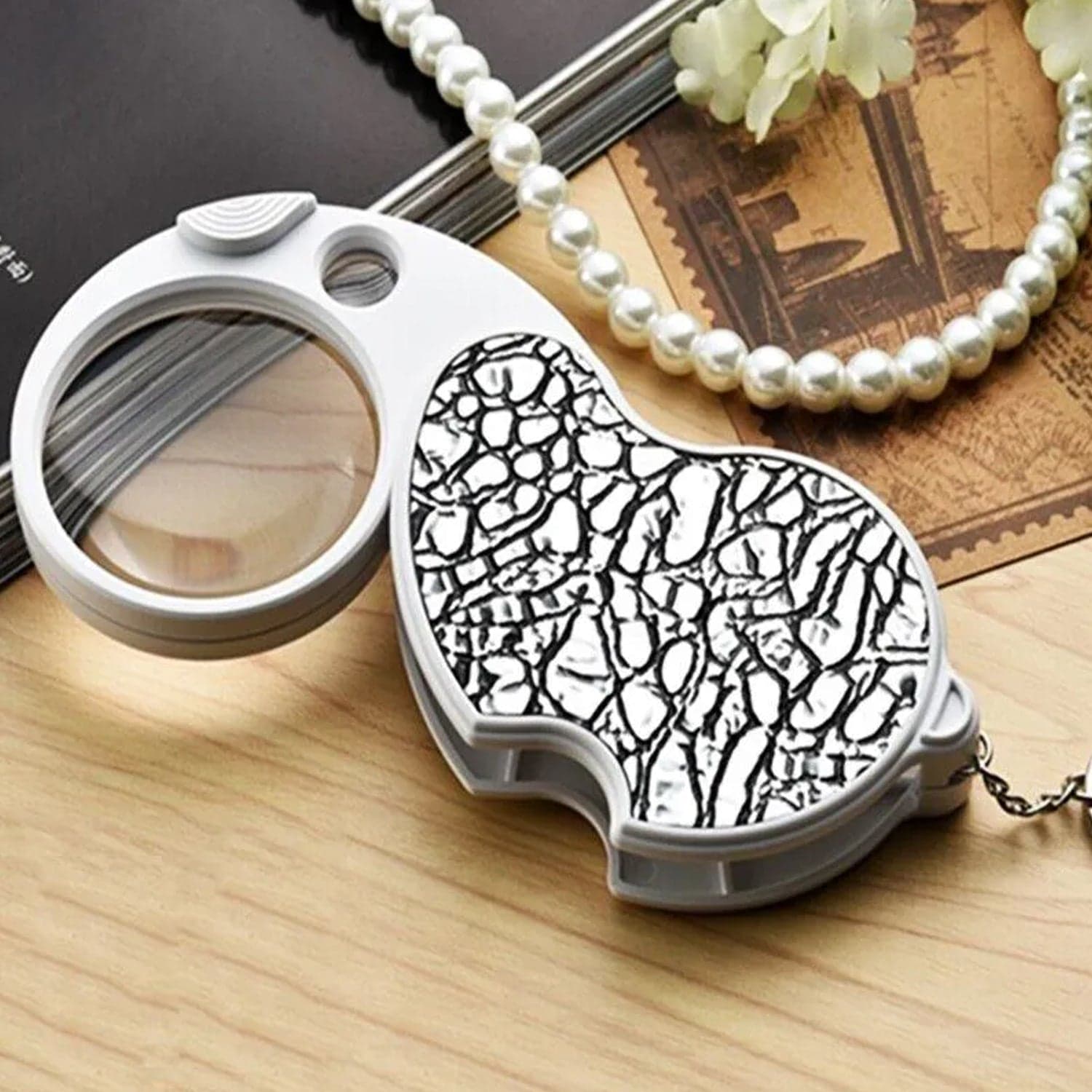 Double-Magnification Led Magnifiers Light Folding Keychain magnifier(1 Pc / Mix Color) thumbnail 1
