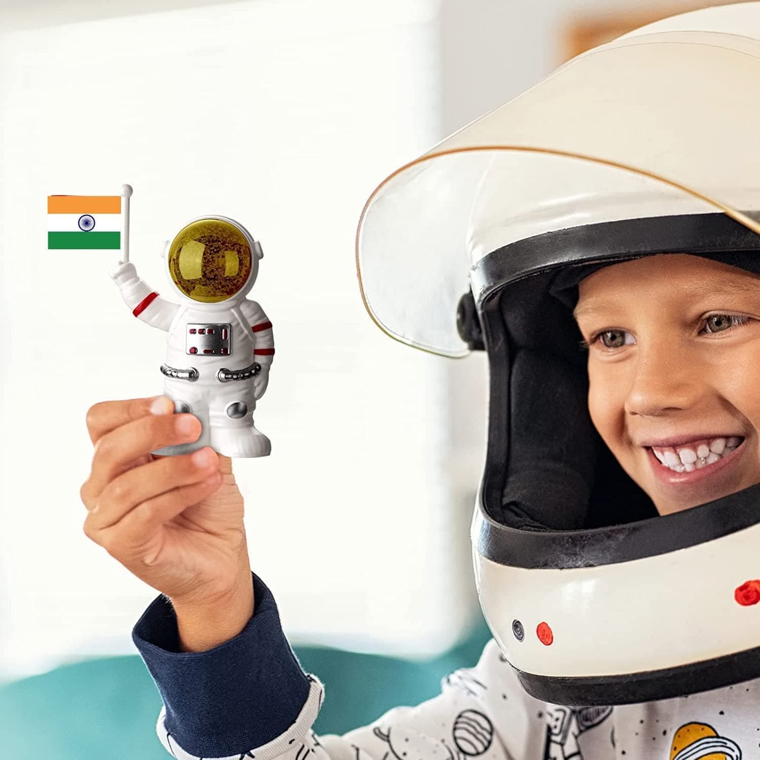 Solar Power Moving Astronaut thumbnail 2