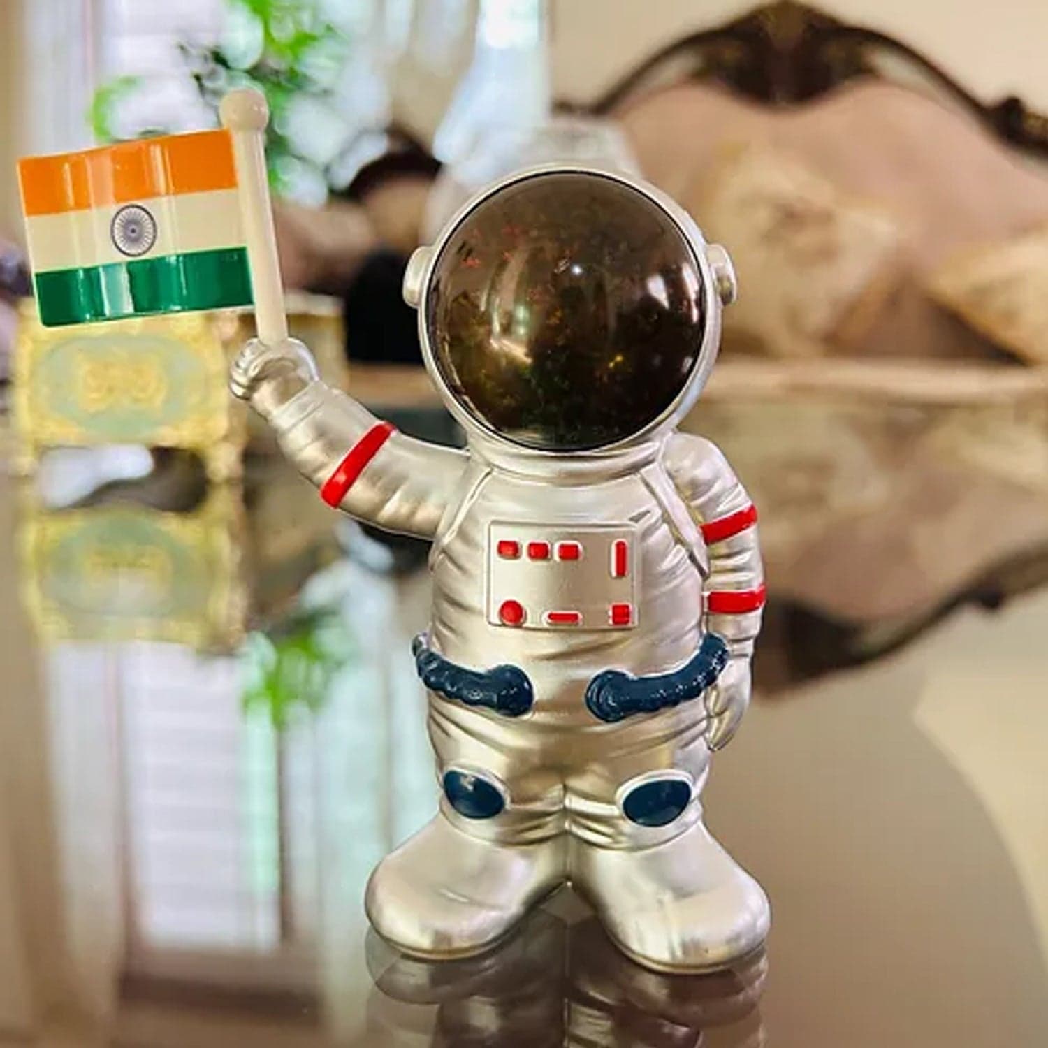 Solar Power Moving Astronaut thumbnail 5
