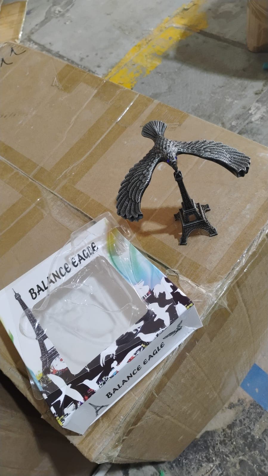 Balancing Bird Metal Eiffel Tower Statue Balance Eagle Toy (1 Set) thumbnail 9