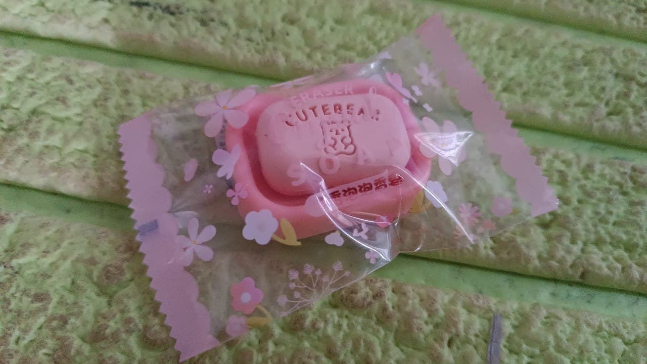 Cute Soap Shaped Erasers With Plastic Case (1 Pc / With Case) thumbnail 7
