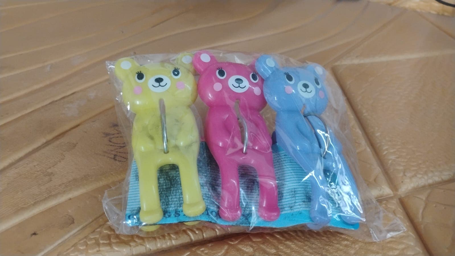Towel Clip Windproof Plastic Towel Clips (3 Pcs Set) thumbnail 7
