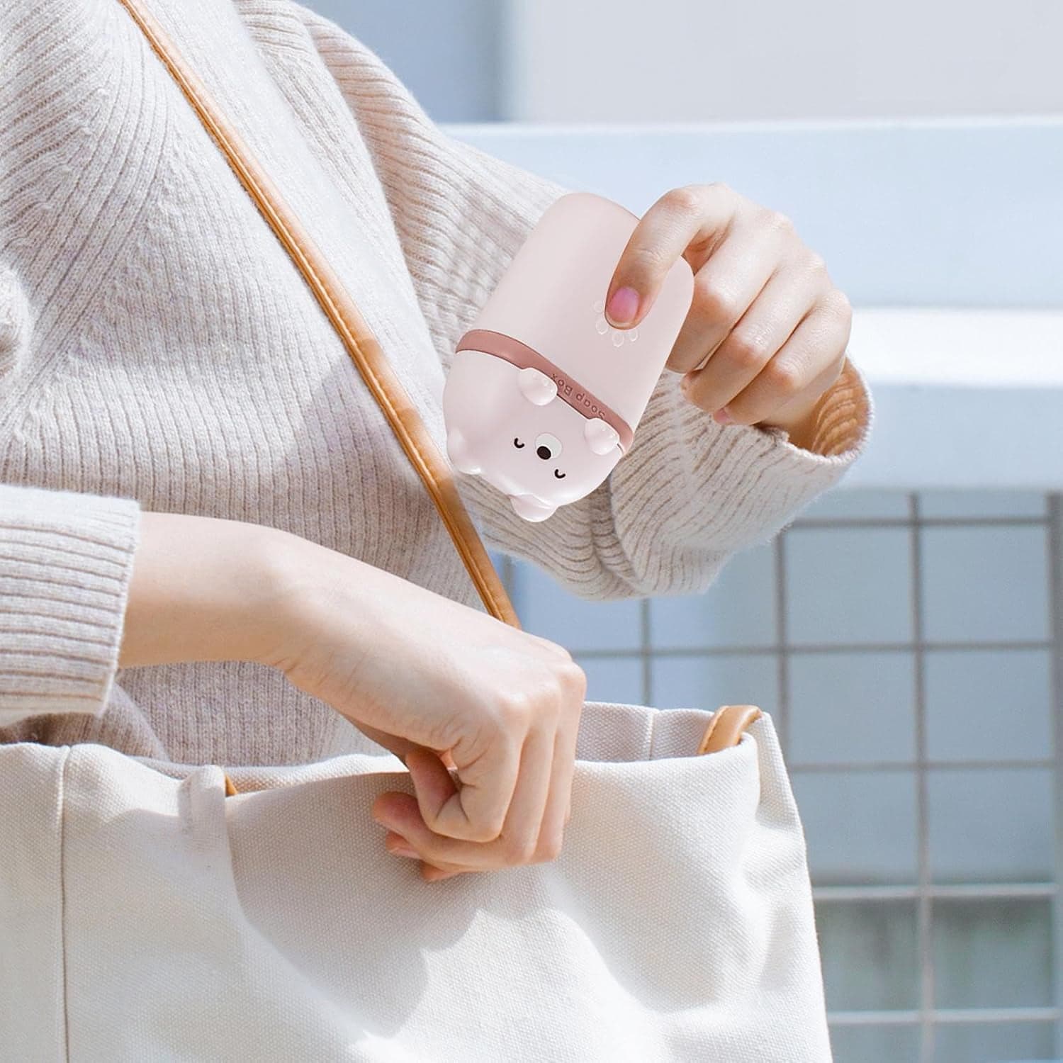 Cute Bear Shaped Soap Case 1 Pc thumbnail 4