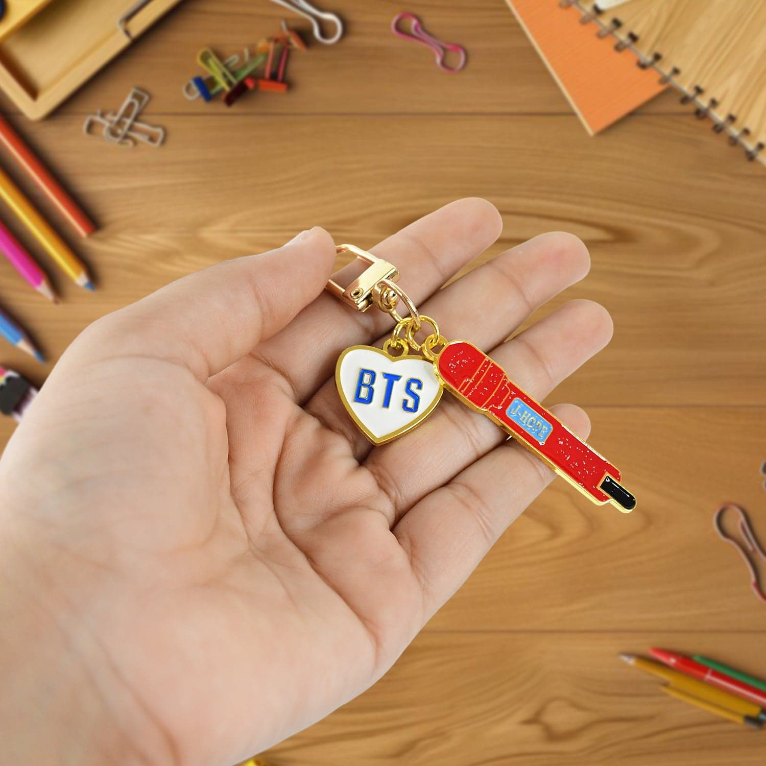 Cute Acrylic And Metal Keychains 1 Pc Mix Design thumbnail 3