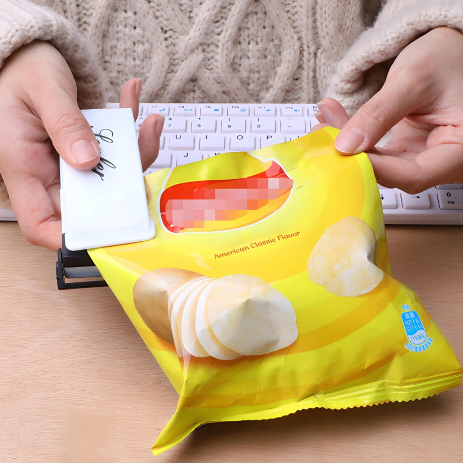 Portable Handheld Plastic Bag Sealer Machine 1 Pc thumbnail 2