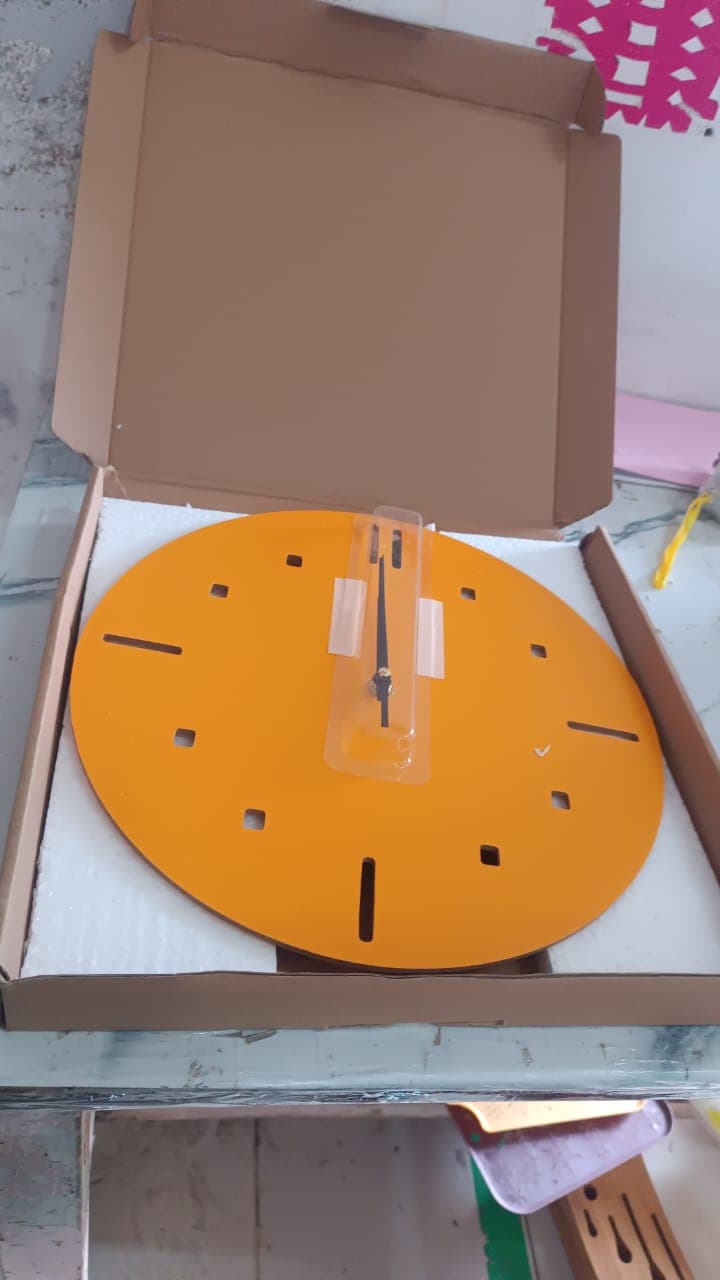 Stylish Round Wall Clock thumbnail 6