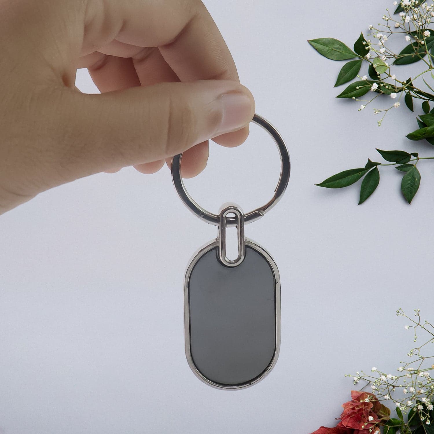 Elegant Black Silver Oval Metal Keychain 1 Pc thumbnail 2