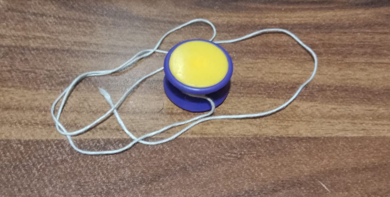 Small yoyo toy with string, rotating yoyo toy, brain exerciser for kids thumbnail 7