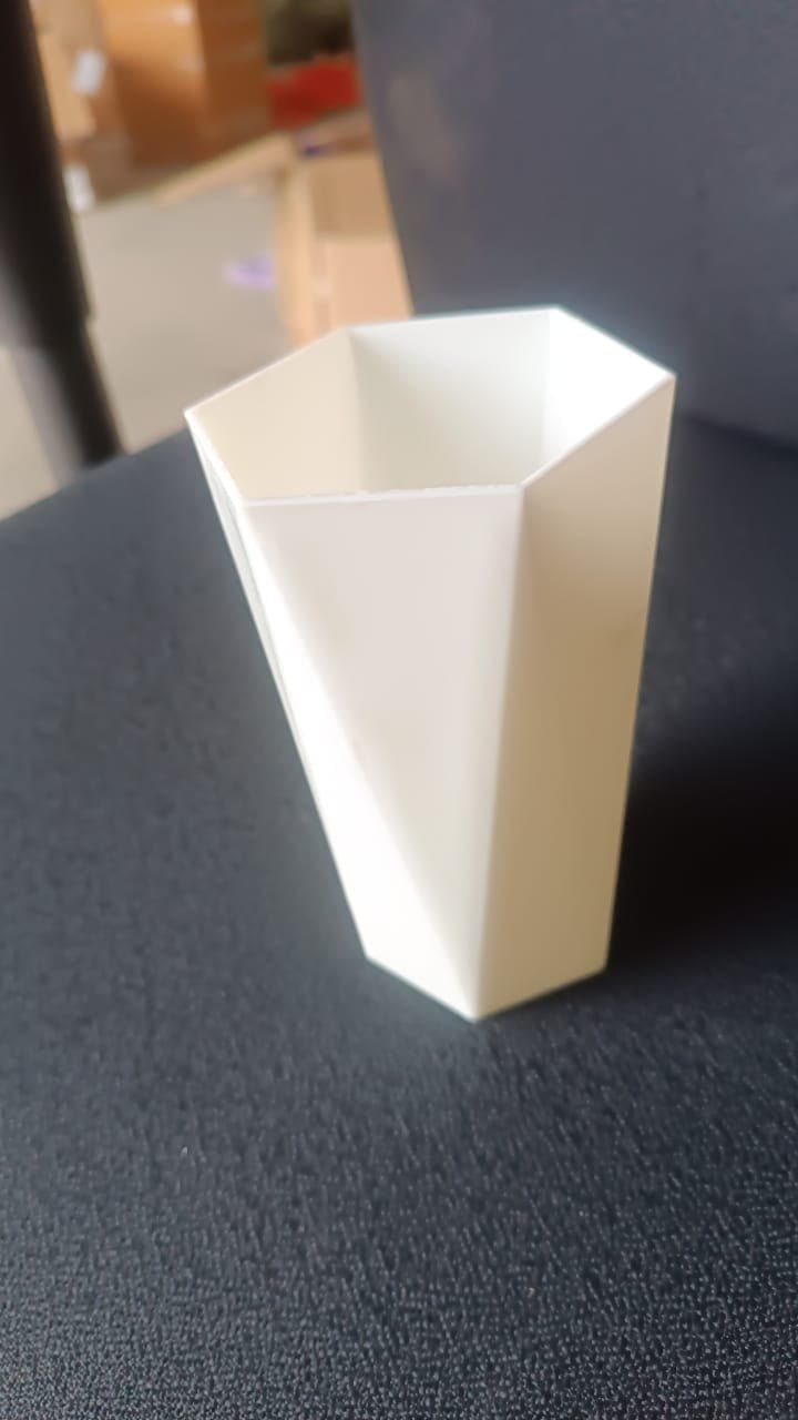 Modern Geometric Hexagon Plastic Flower Vase 1 Pc thumbnail 7