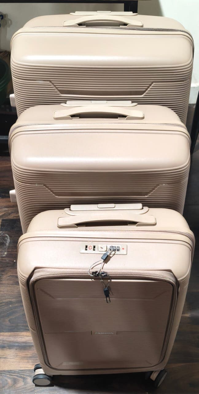 Hard Shell Trolley Luggage Bag Set Of 3 Pice thumbnail 7
