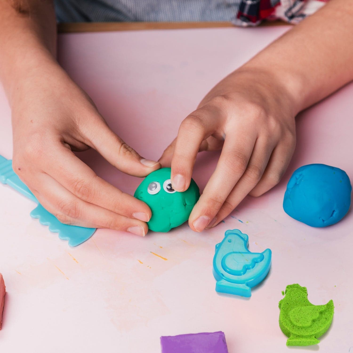 Kinetic Sand Kit of Soft Sand Clay for Kids' Activities thumbnail 7