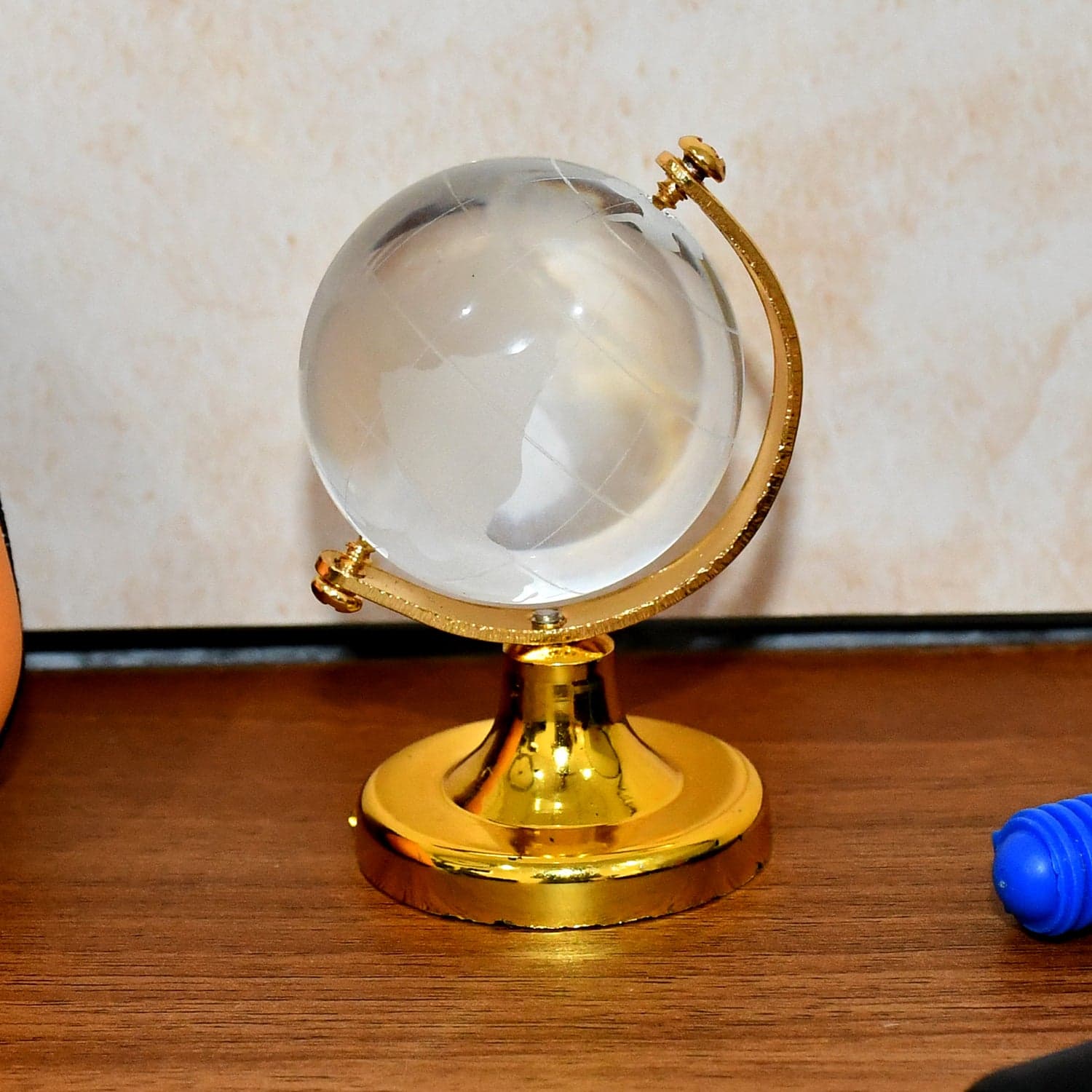 Small Crystal Globe Table Showpiece thumbnail 4