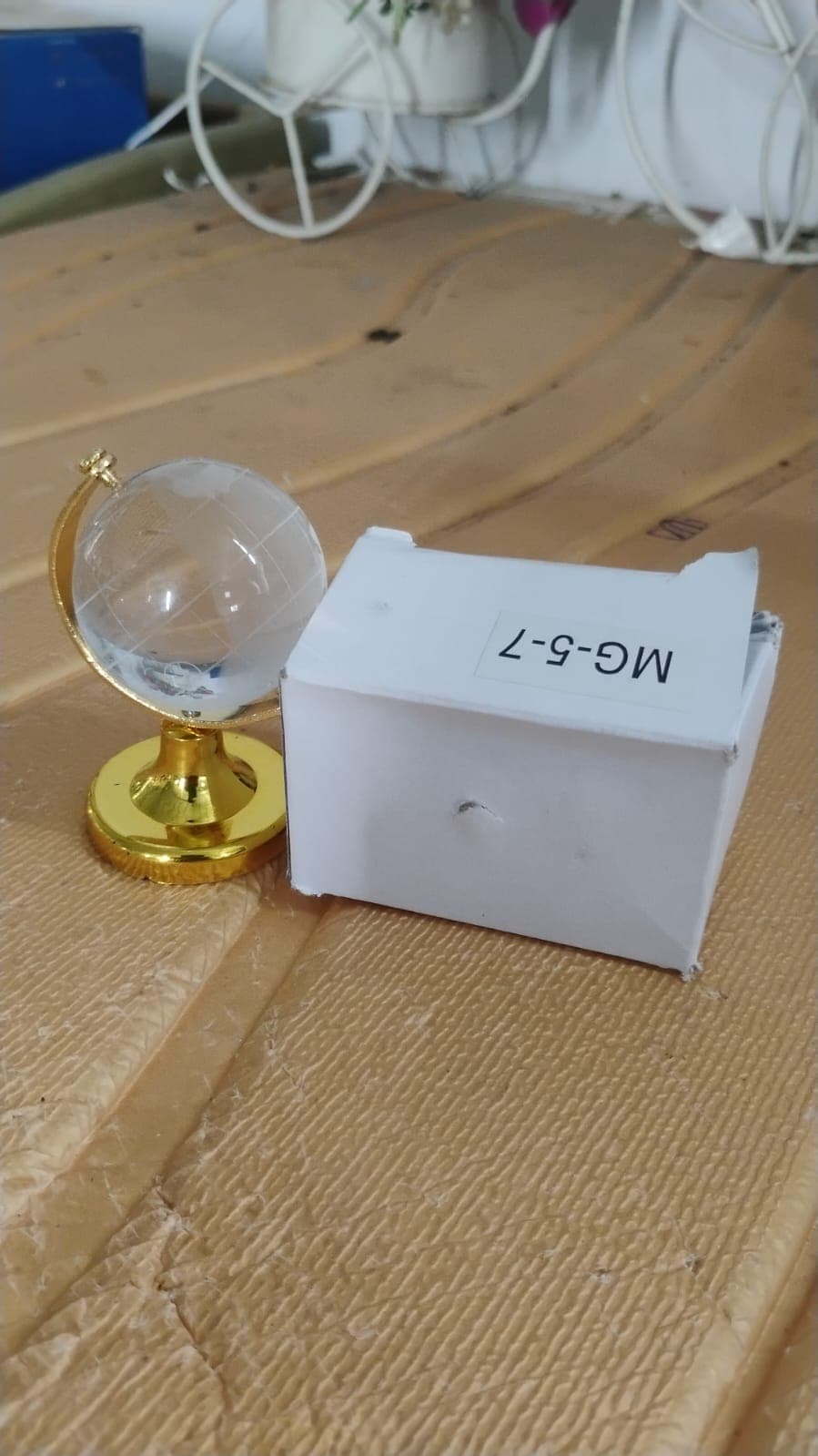 Small Crystal Globe Table Showpiece thumbnail 7