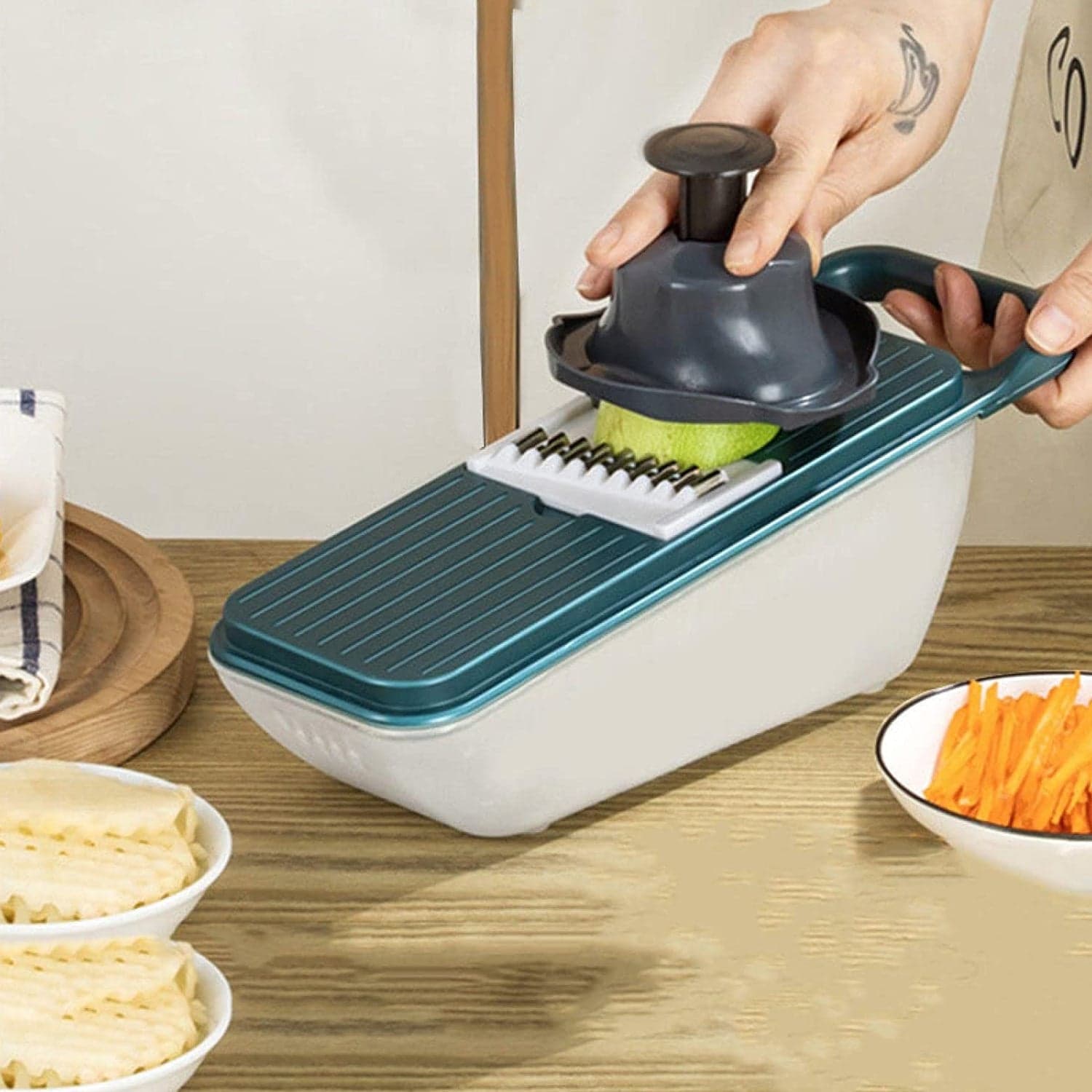 Multifunctional Vegetable Slicer Cutter Onion and Potato Slicer cutter with 6blades and 1 peeler thumbnail 5