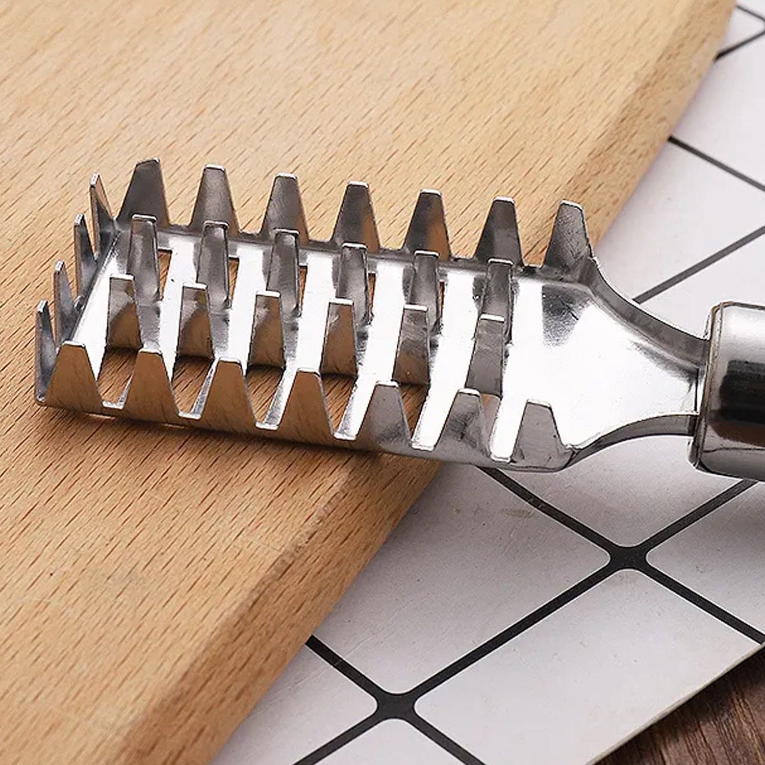 Stainless Steel Fish Scale Remover Scraper of Sawtooth Kitchen Tool thumbnail 4