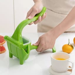 Manual Plastic Fruit Juicer, Hand Press Lemon Squeezer Hand Juicer Citrus Press Juicer Fruit Extractor Tool For Orange, Limes, Lemon ( Brown Box )
