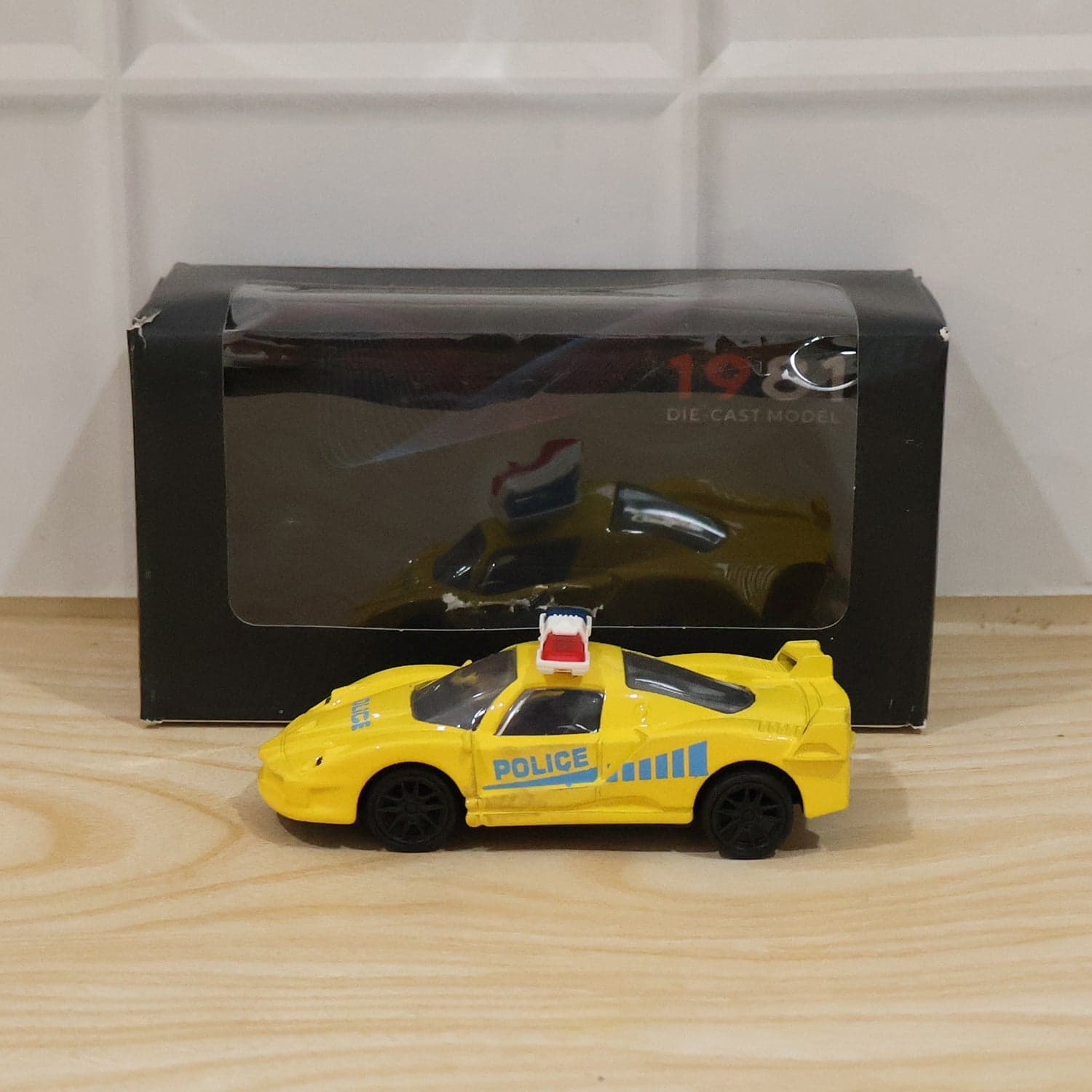 Police Mini Toy Car the Realistic Pull-Back Friction Vehicle thumbnail 9