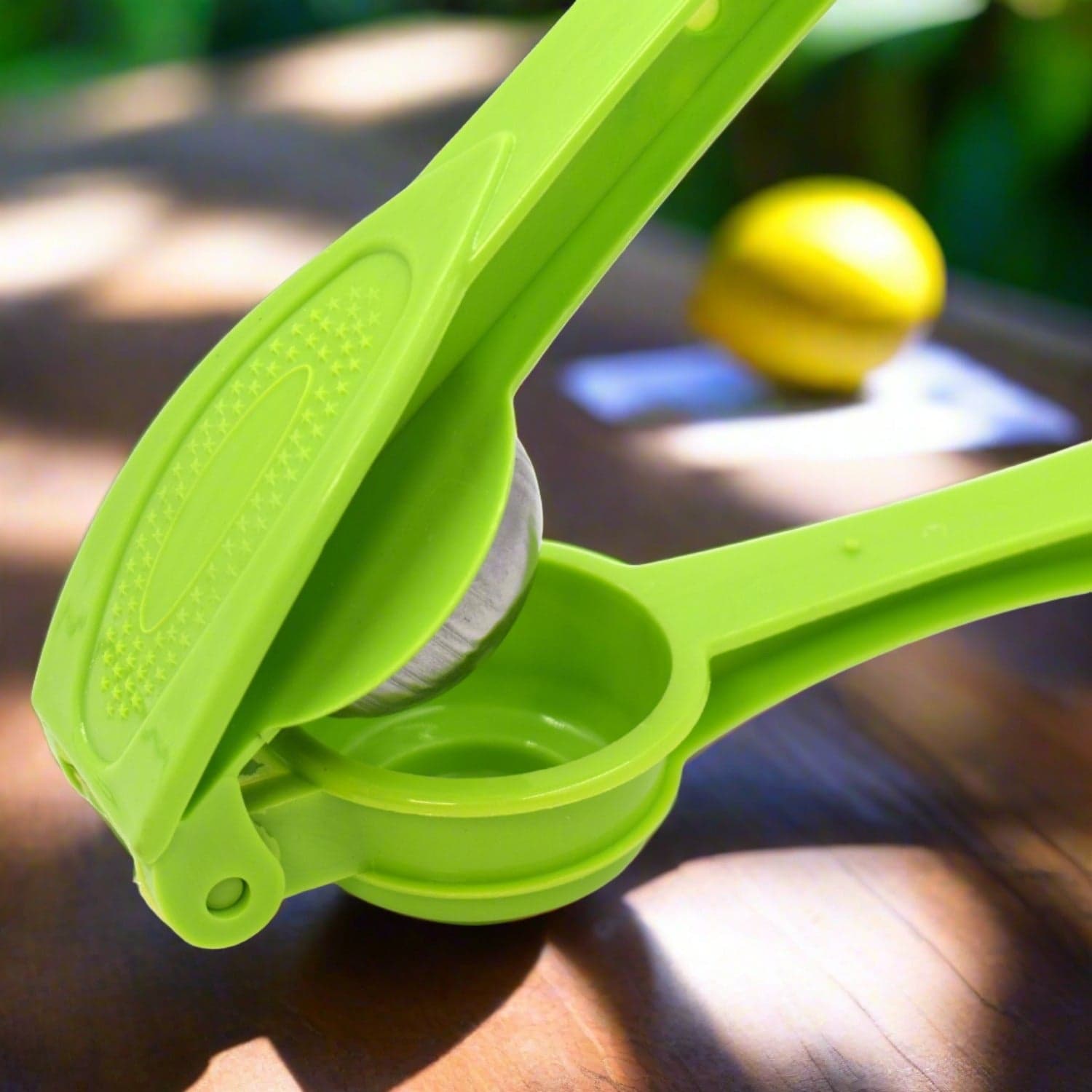 Plastic Lemon Squeezer Cum Opener 2 in 1 Lemon Squeezer thumbnail 8