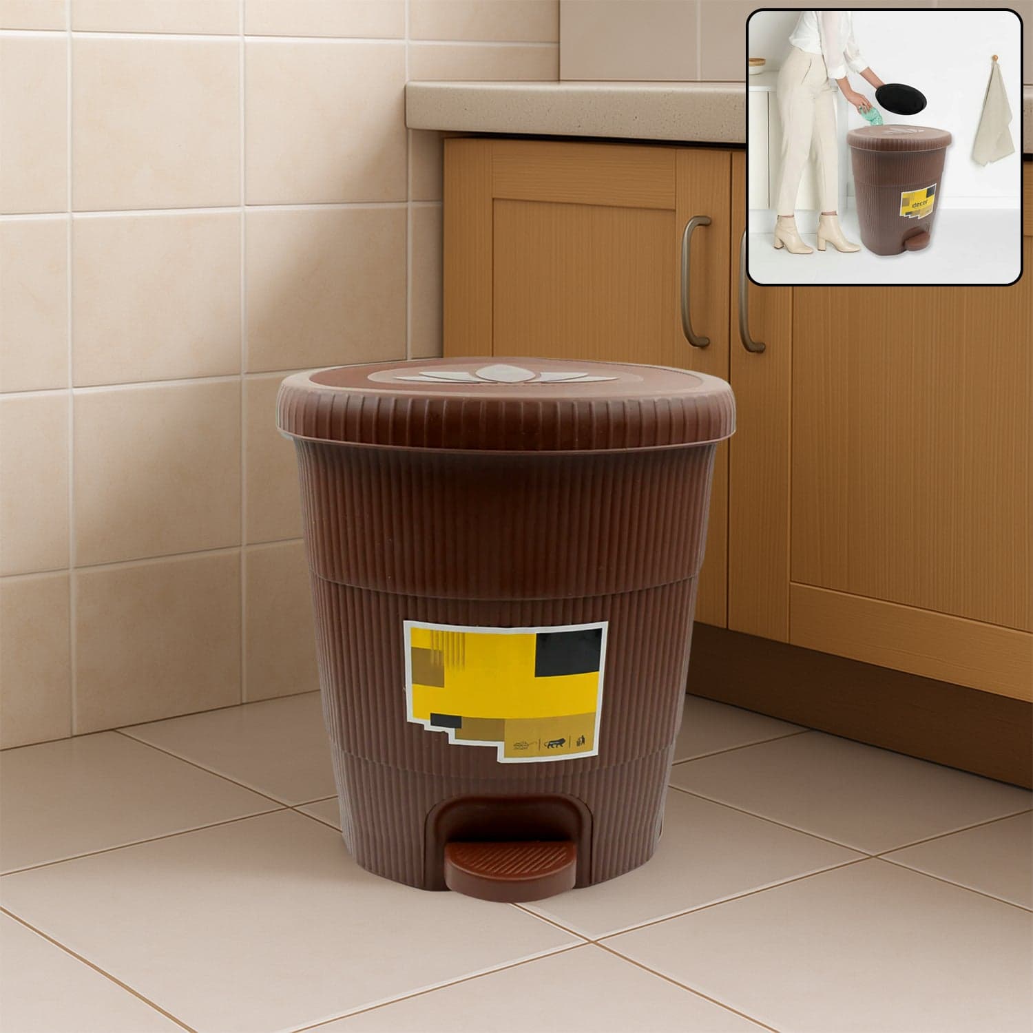 Homeware Dustbin Clean Mini Small Size Plastic Pedal Dustbin Used For Kitchen thumbnail 1
