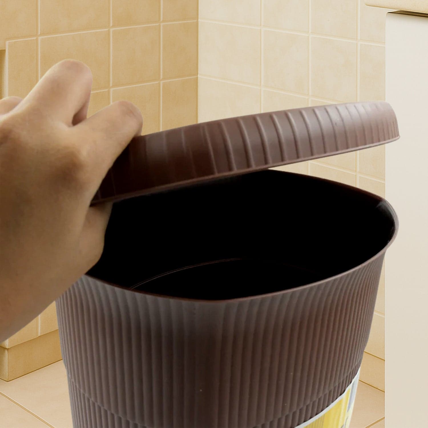 Homeware Dustbin Clean Mini Small Size Plastic Pedal Dustbin Used For Kitchen thumbnail 3