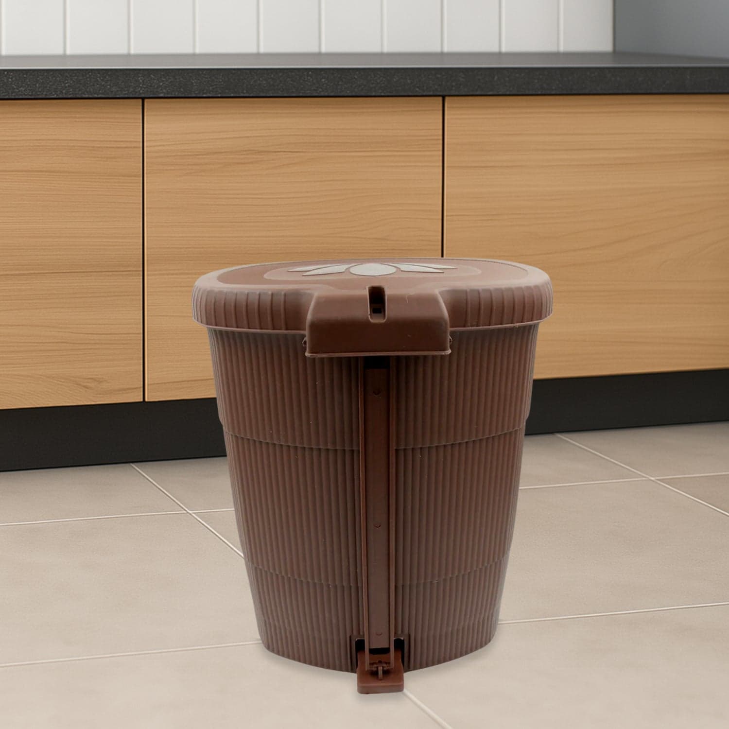 Homeware Dustbin Clean Mini Small Size Plastic Pedal Dustbin Used For Kitchen thumbnail 4