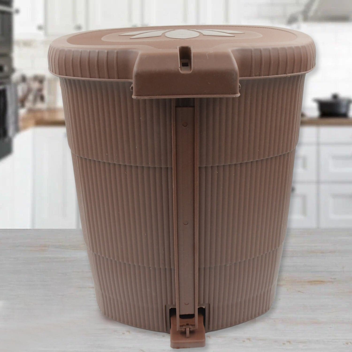 Homeware Dustbin Clean Mini Small Size Plastic Pedal Dustbin Used For Kitchen thumbnail 6