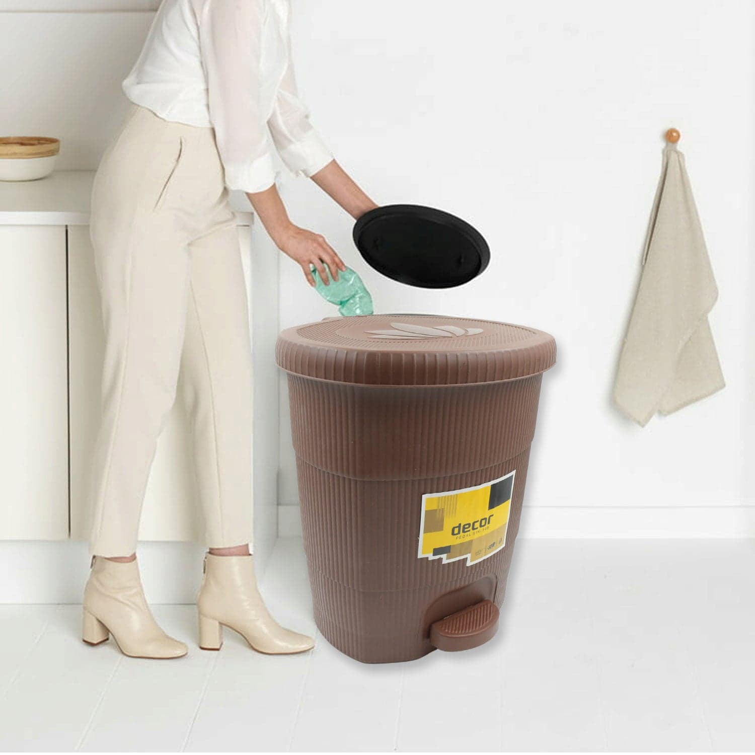 Homeware Dustbin Clean Mini Small Size Plastic Pedal Dustbin Used For Kitchen thumbnail 9