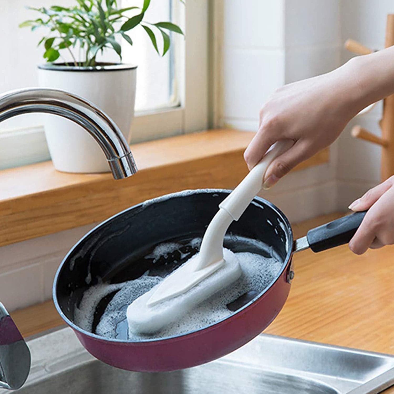 Cleaning Brush Creative Triangle Kitchen Brush Bathroom Cleaning Tool Cleaning Brush thumbnail 1