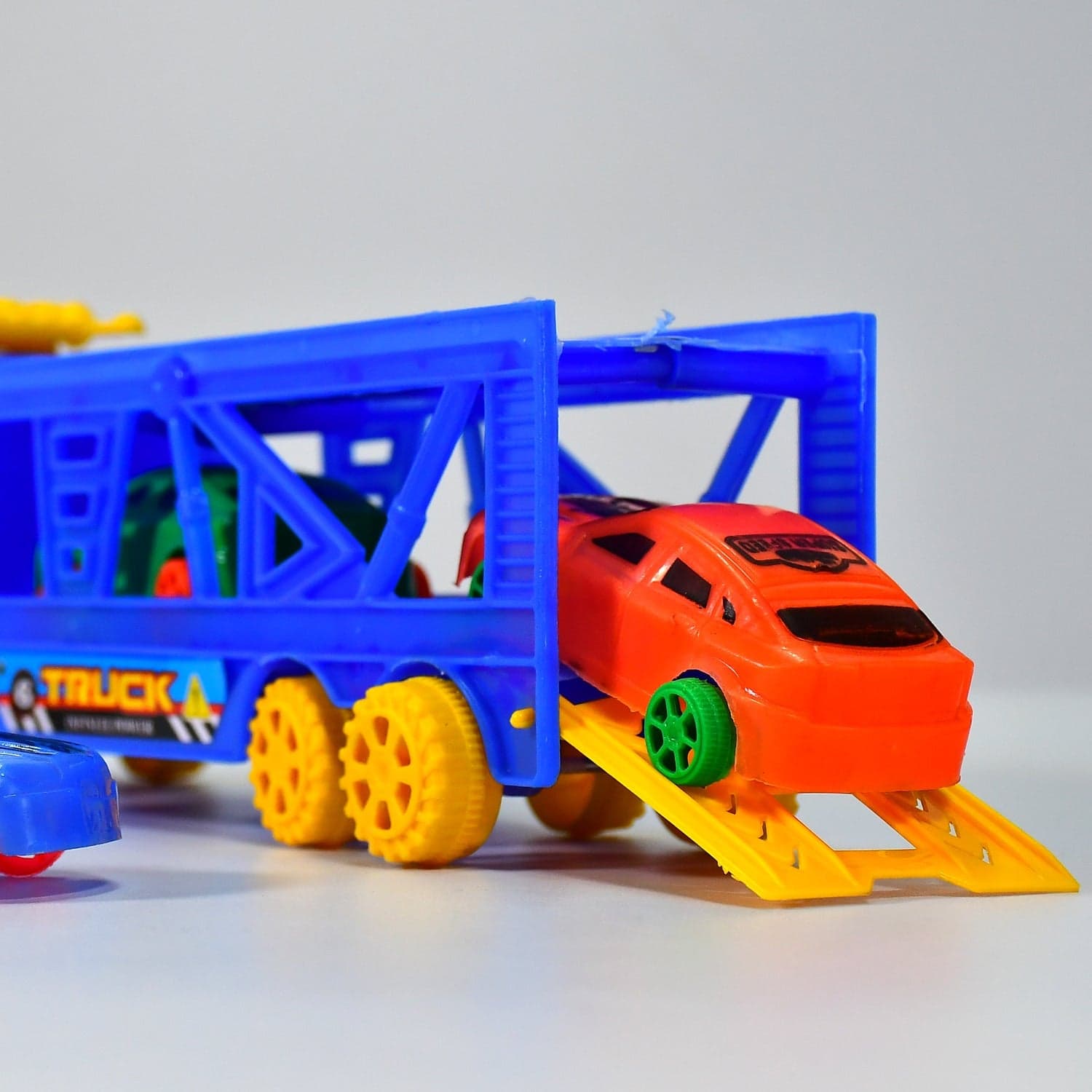 Toy Set Truck with 4 Mini Cars Toy Vehicles for Children thumbnail 8
