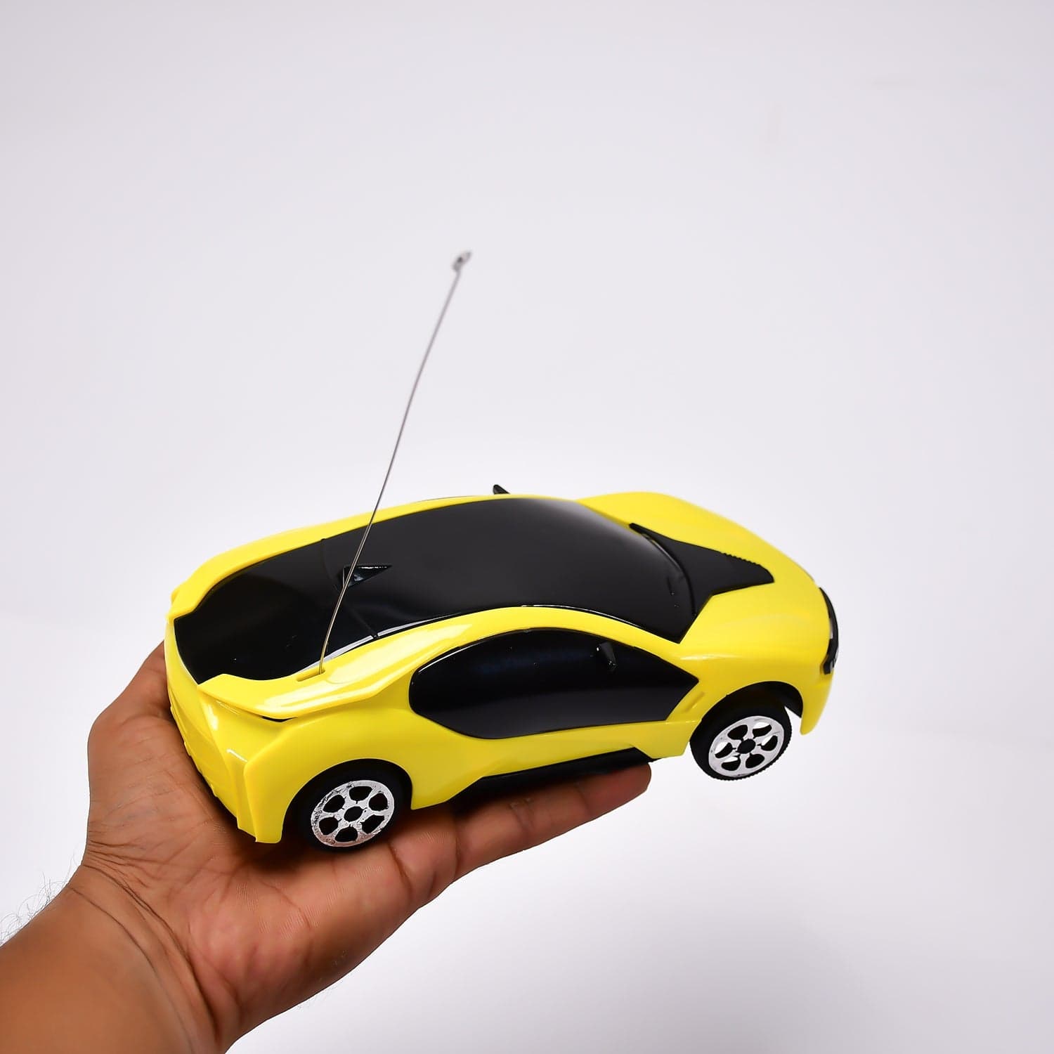 Racing Fast Steering Remote Control Modern Attractive CAR for Kids thumbnail 1