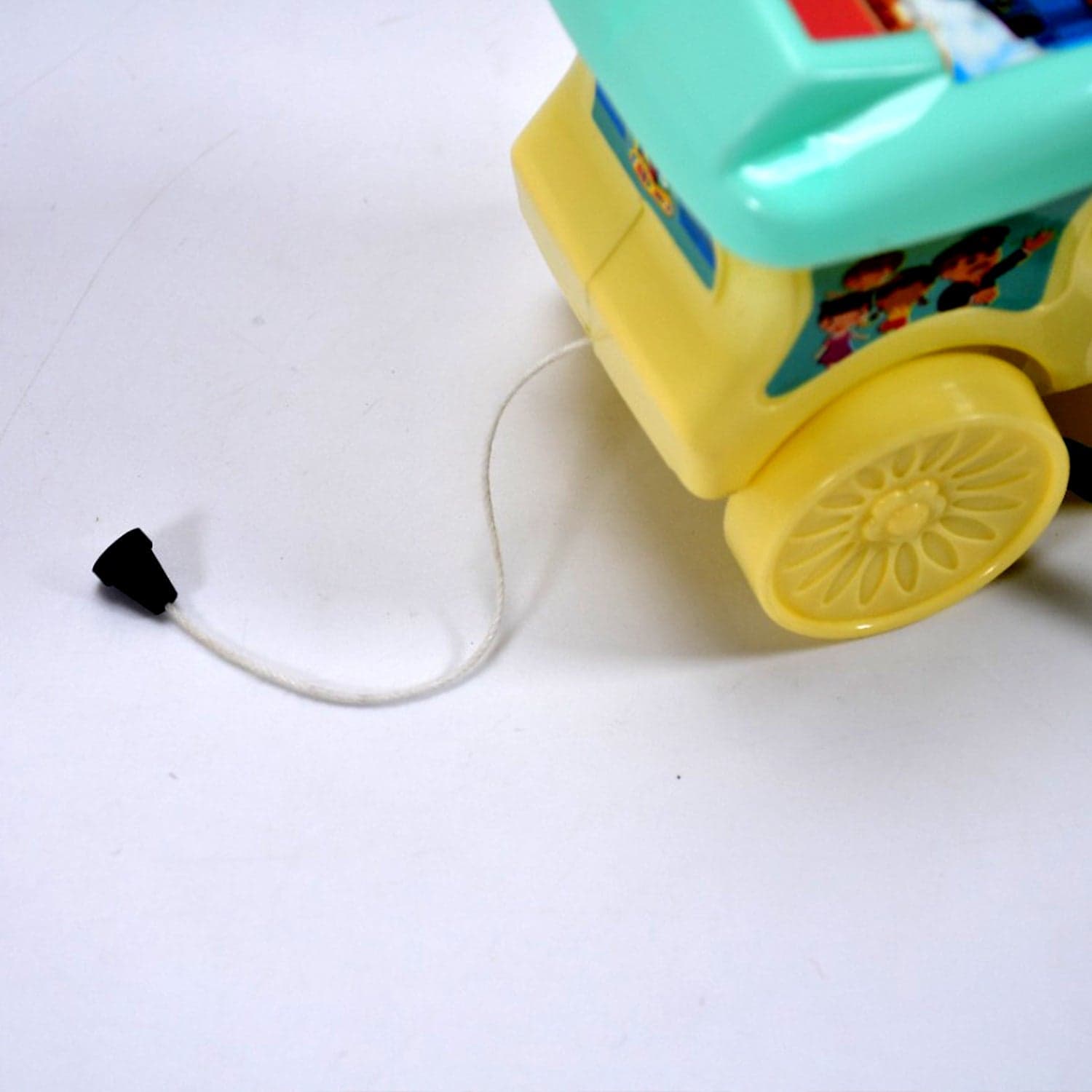 Pull-Rope Racing Train Engine Toy for Kids thumbnail 3