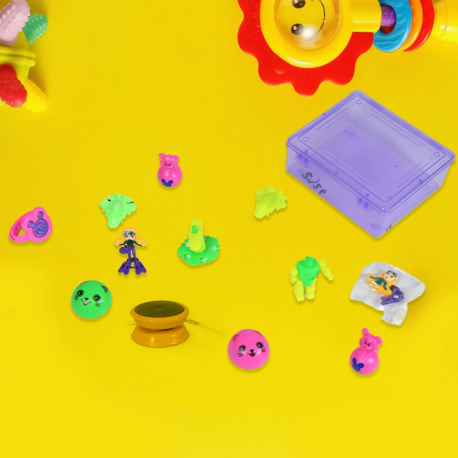 20Pc Mix All New Toy With Plastic Commander Container  thumbnail 1