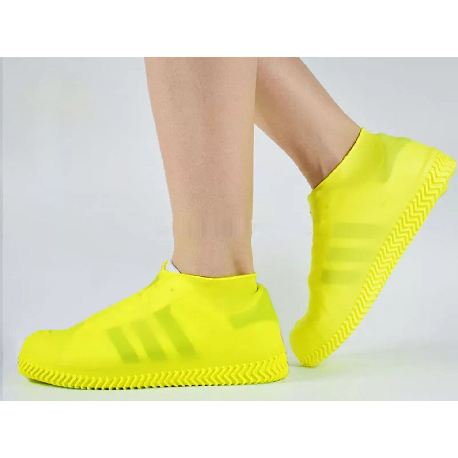 NON-SLIP SILICONE RAIN REUSABLE ANTI SKID WATERPROOF FORDABLE BOOT SHOE COVER (MEDIUM/ Mix Color) thumbnail 5