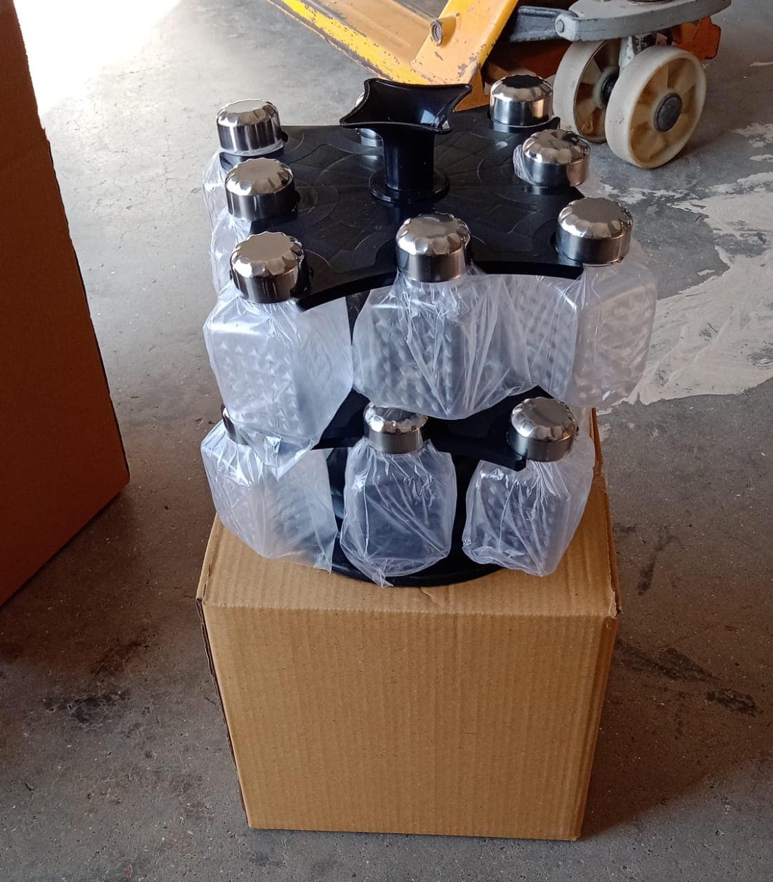 All New Square 16 Bottle Design 360 Degree Revolving Spice Rack Container Condiment thumbnail 6