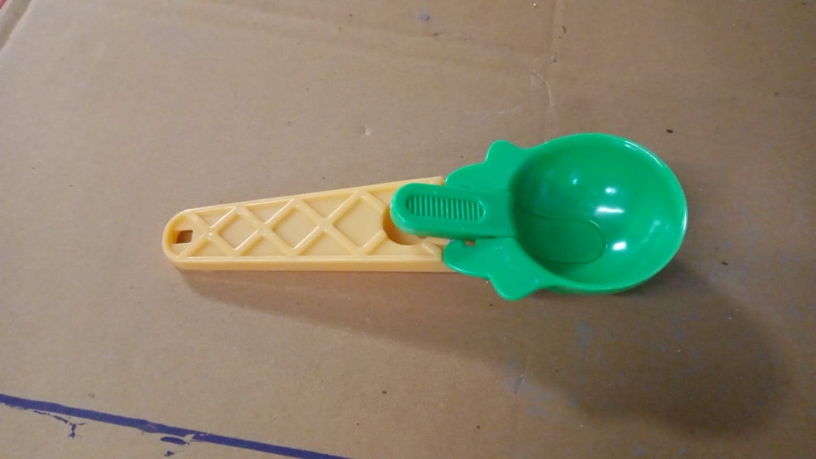 2-Piece Plastic Ice Cream & Watermelon Scooper with Trigger Dipper thumbnail 10