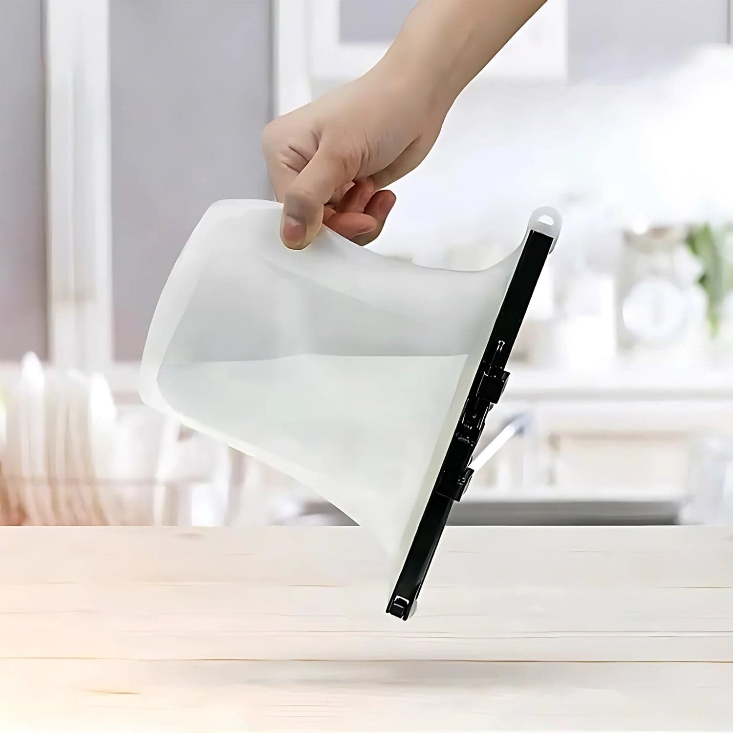Reusable Silicone Food Storage Bag for Snacks (1 Pc, Leakproof, BPA Free) thumbnail 9