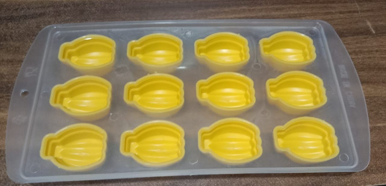 Silicone Fruit-Shaped Ice Cube Tray - Creative Multi-Design Freezer Mold (1 Pc) thumbnail 6