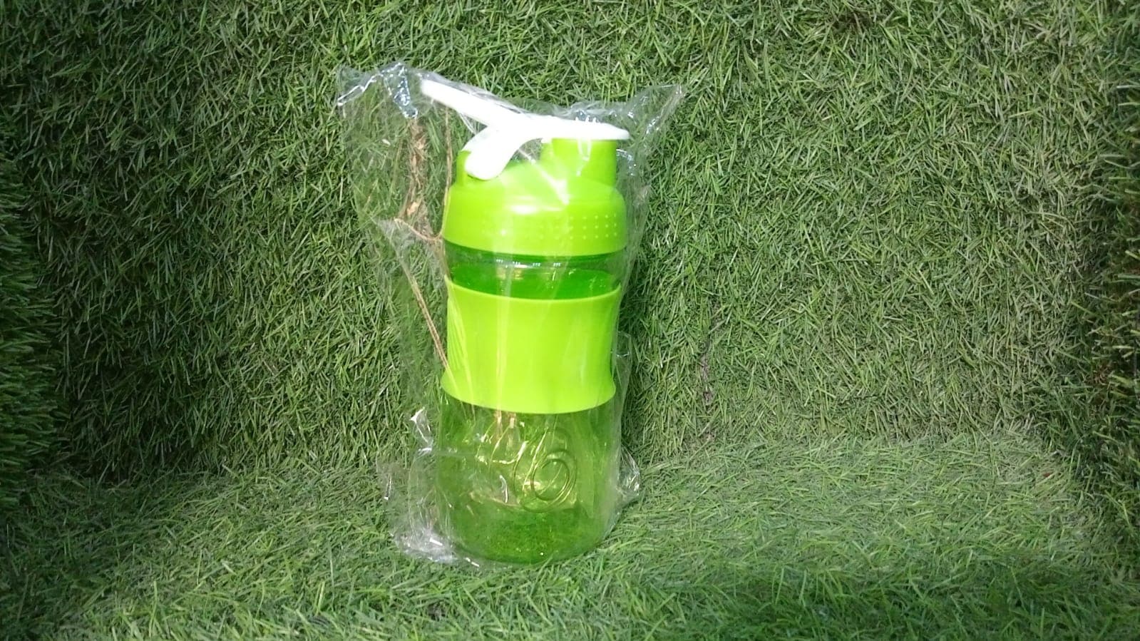 Shaker Bottle For Protein Mixes Pre Workout Shaker Bottles With A Small Stainless Blender Ball And Grip thumbnail 7