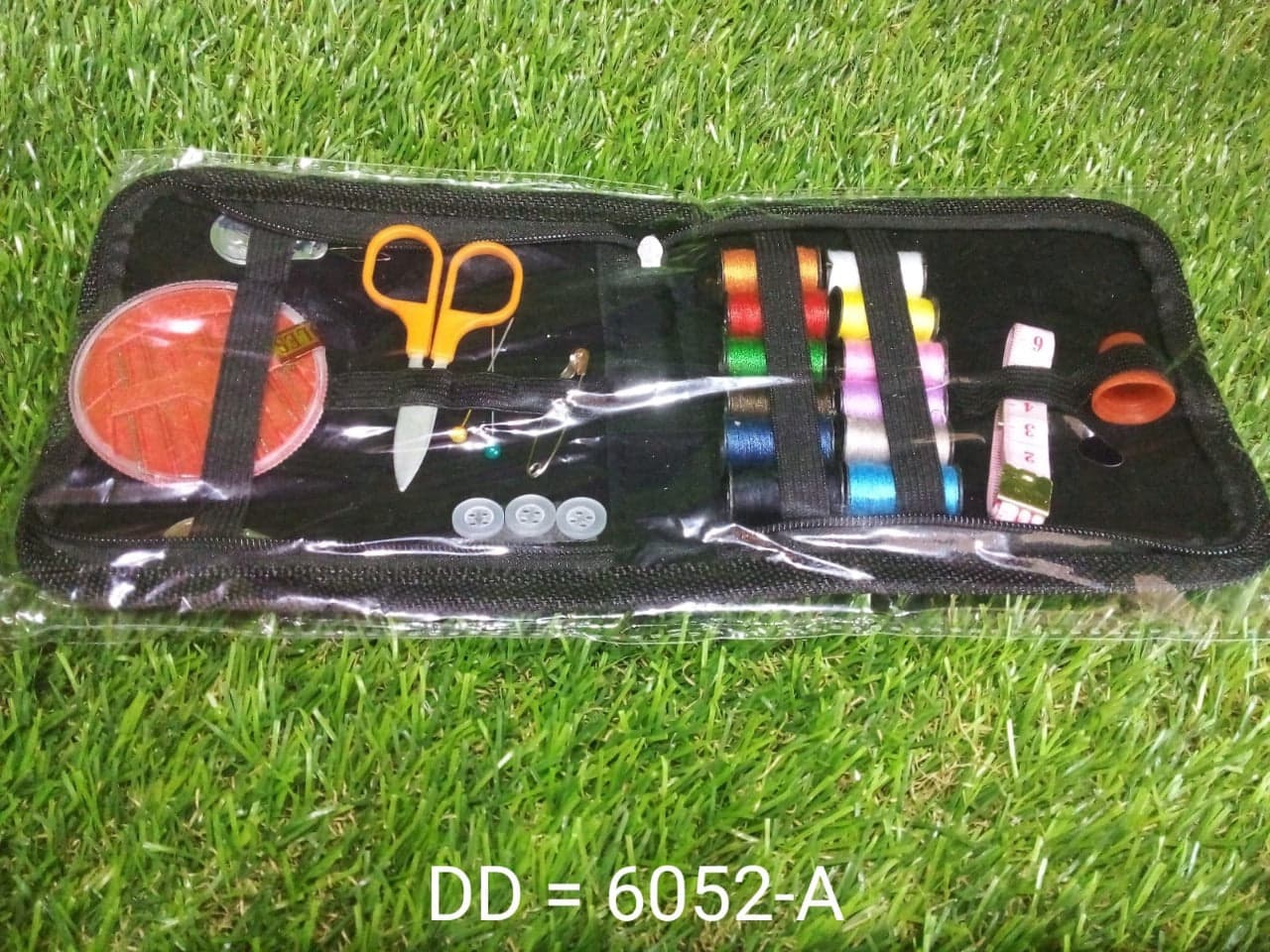 33Pc Purse Sewing Set For Carrying Various Sewing Items And Stuffs In It. thumbnail 10