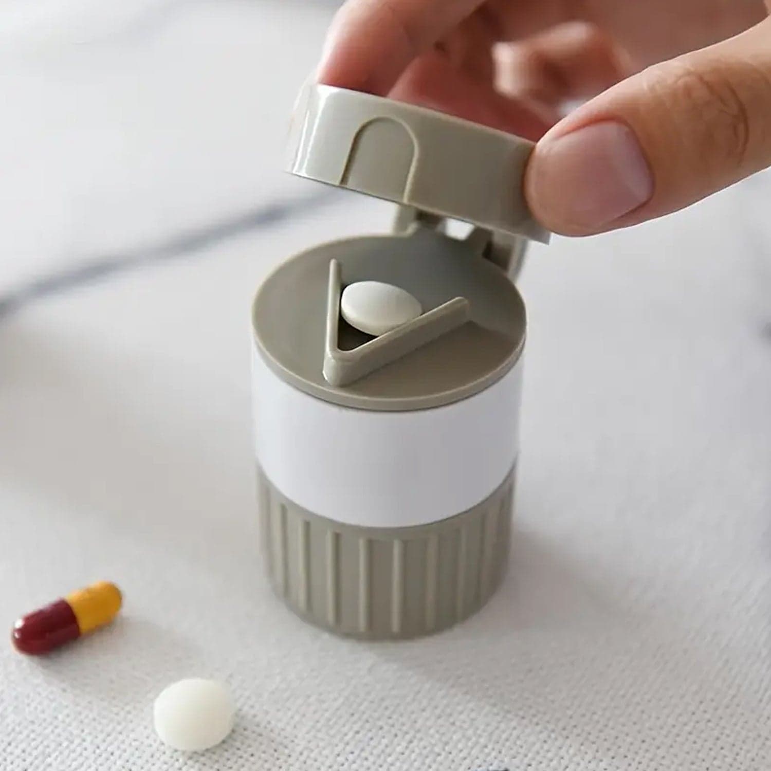 4-in-1 Medicine Cutter, Crusher, Storage Box for Pills thumbnail 3