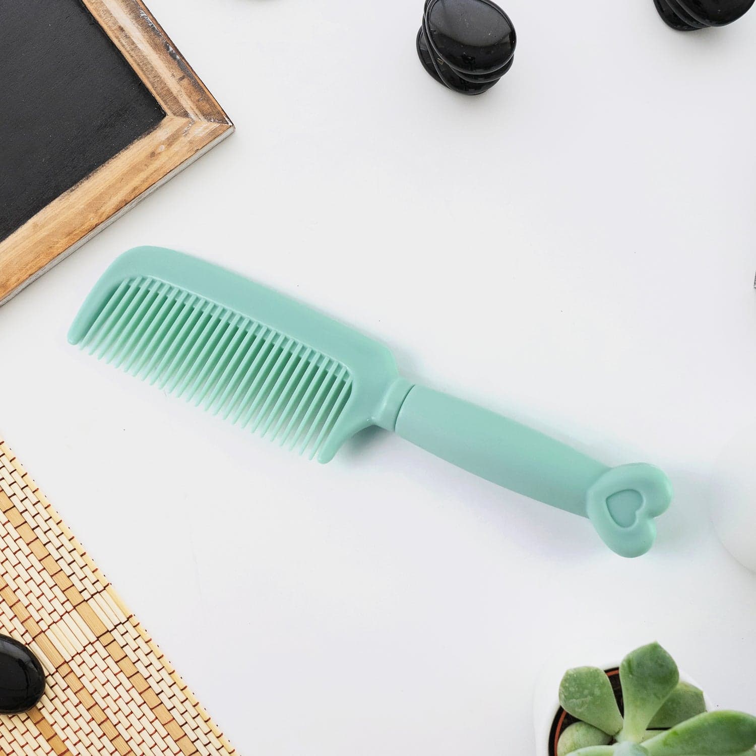 Plastic Hair Comb With Heart Shaped Handle 1 Pc thumbnail 2