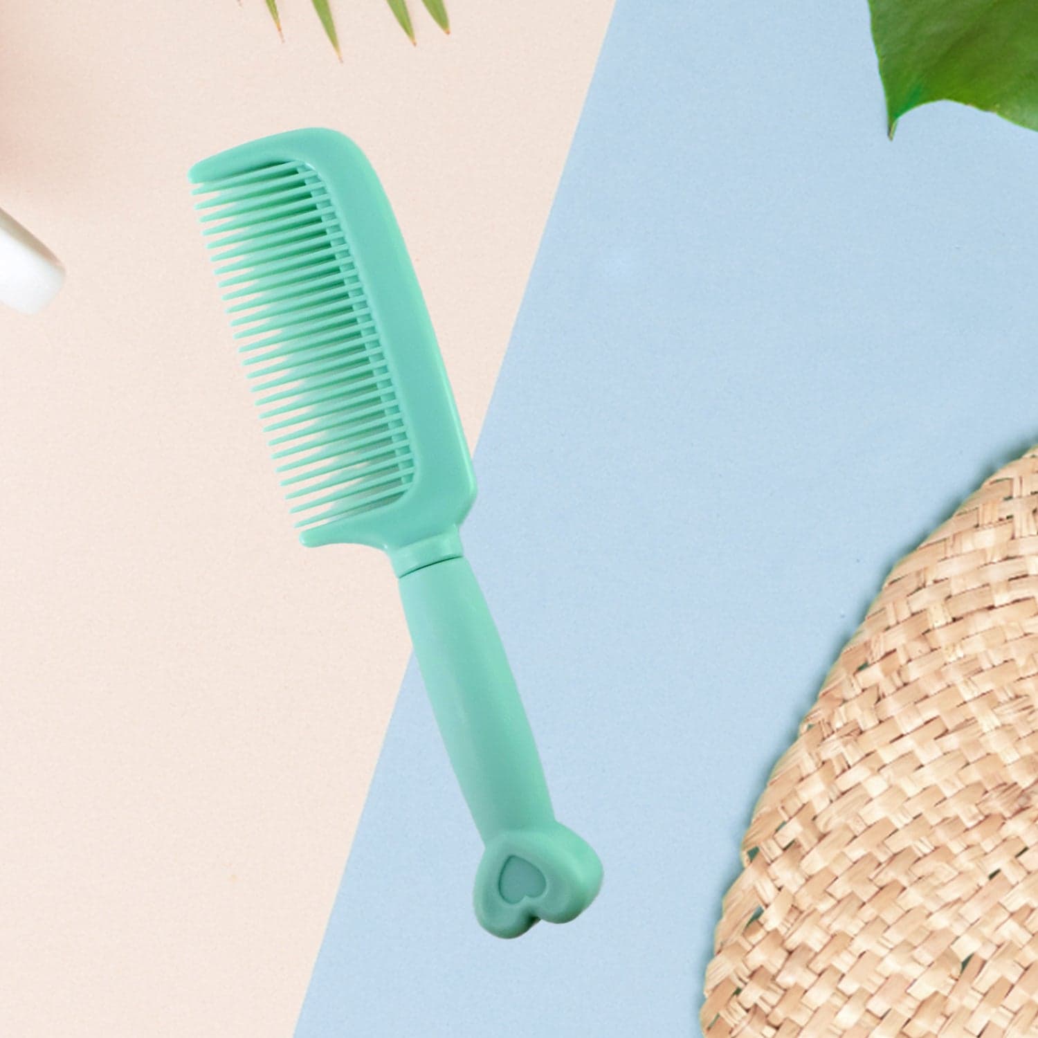 Plastic Hair Comb With Heart Shaped Handle 1 Pc thumbnail 3