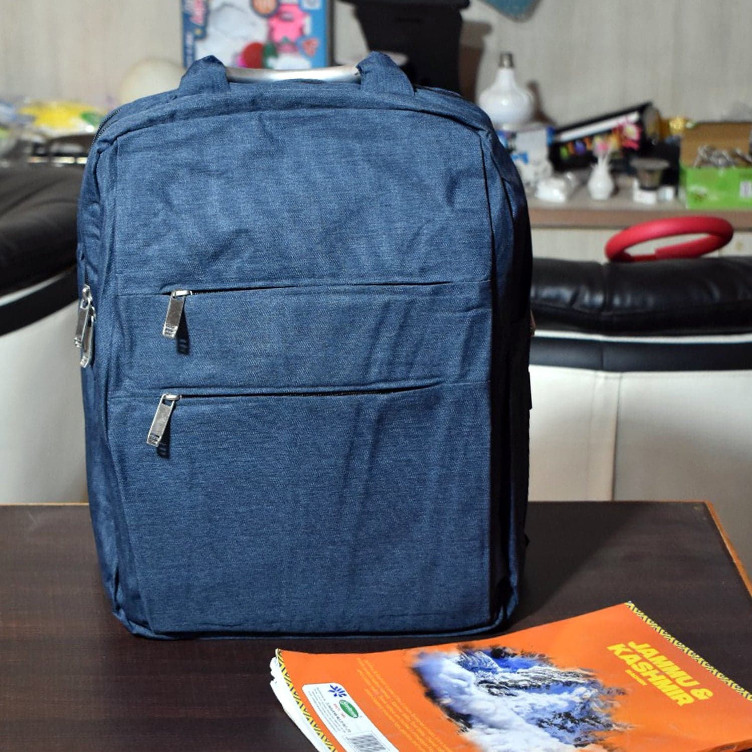 USB Point Laptop Bag used widely in all kinds of official purposes as a laptop holder and cover and make's the laptop safe and secure. thumbnail 1
