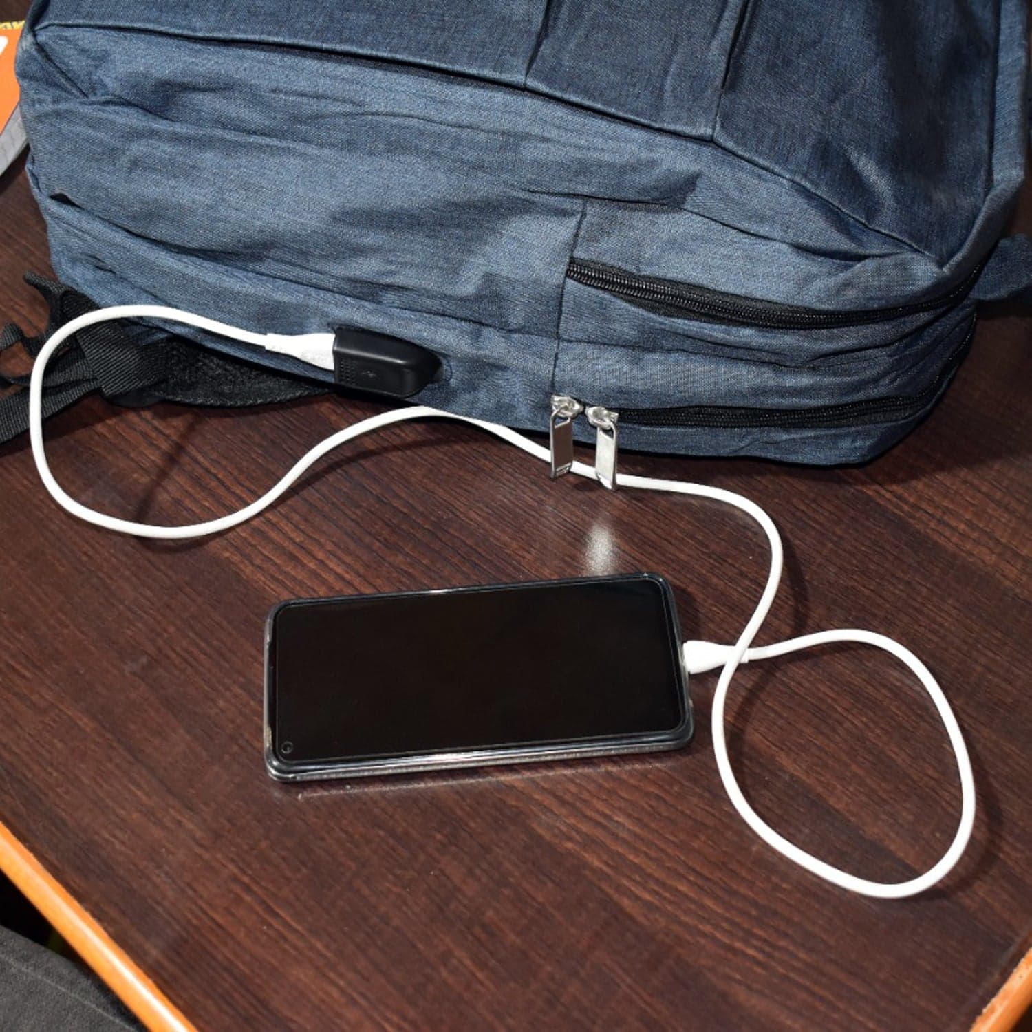 USB Point Laptop Bag used widely in all kinds of official purposes as a laptop holder and cover and make's the laptop safe and secure. thumbnail 3
