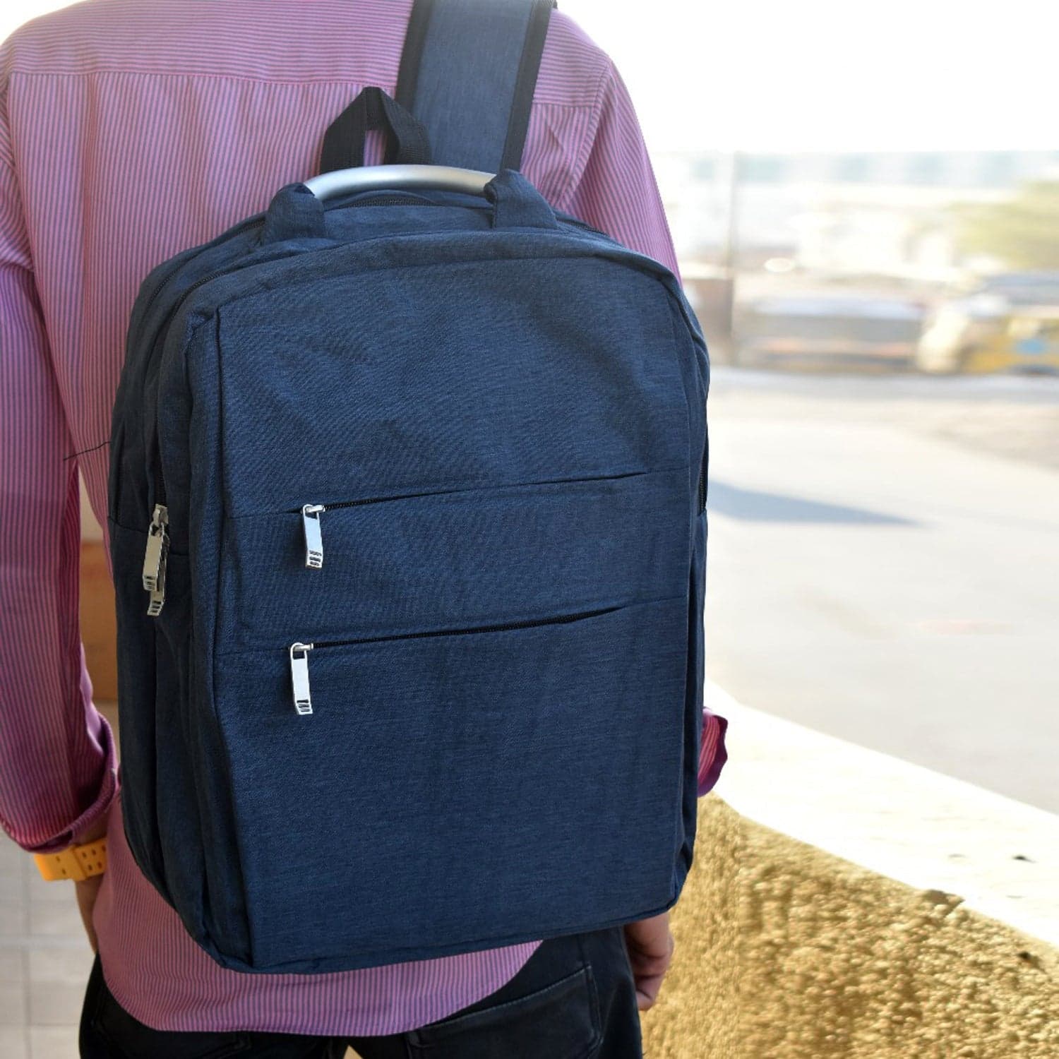 USB Point Laptop Bag used widely in all kinds of official purposes as a laptop holder and cover and make's the laptop safe and secure. thumbnail 6